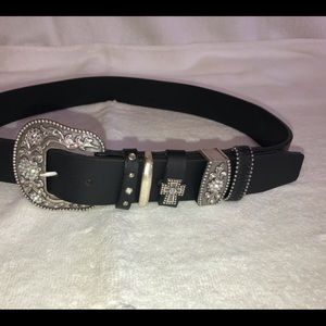 NWOT Rustic Western-style Ladies black belt with jeweled buckle & hoop accents